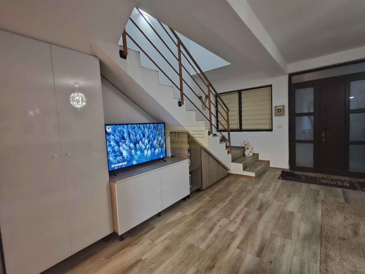 Duplex-4 camere - Mobilat Modern-Valea Adanca-``5 Drumuri`` - Poză 8
