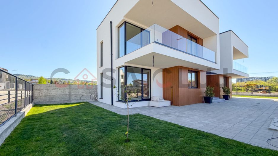 Casa cu arhitectura moderna, Buna Ziua - Poză 1