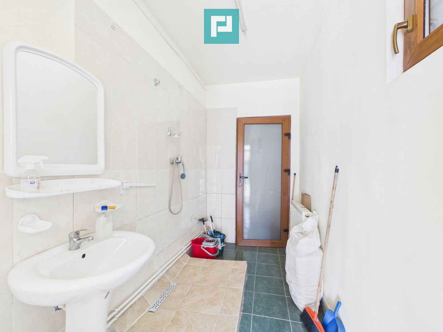 Spațiu central birou/locuință – Str. Primăriei - Poză 12