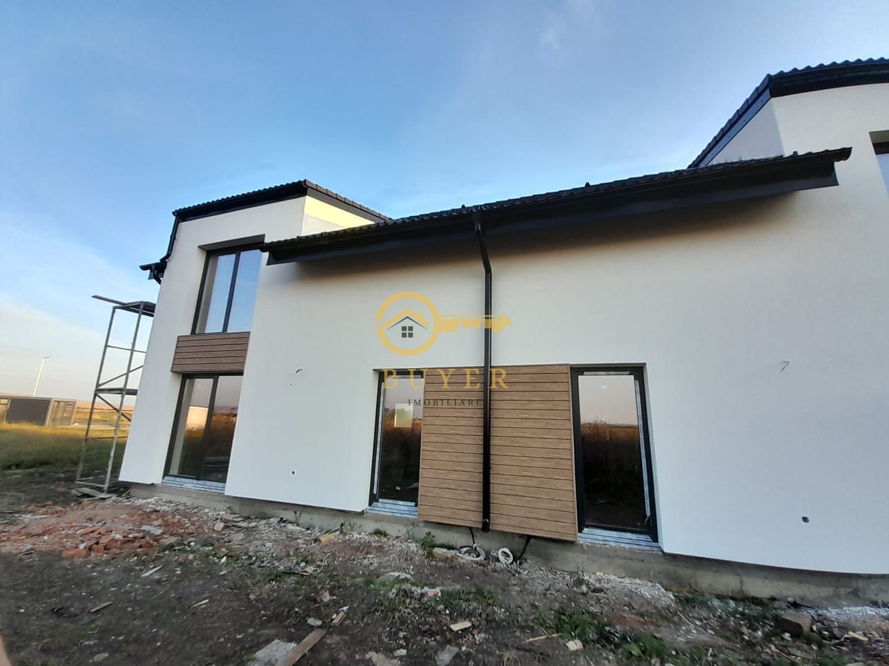 Casa tip duplex 380mp teren- Sura Mica- Ansamblu nou - Poză 1