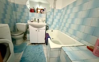 Apartament spațios de vânzare – Zona Școala 16 - Poză 8