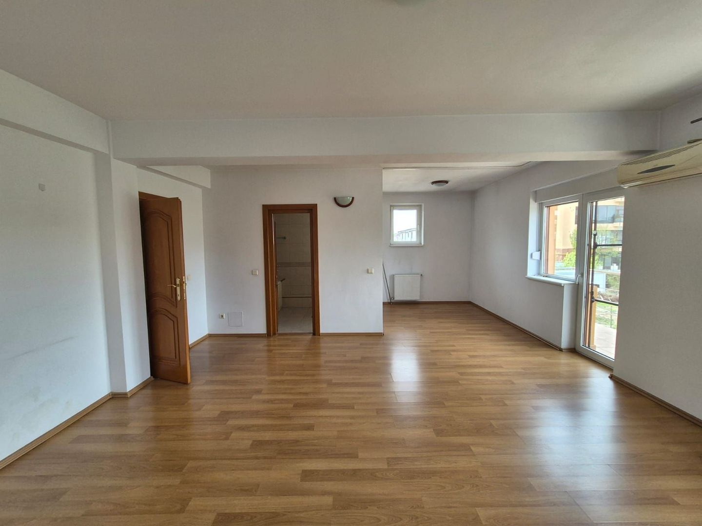 Inchiriere vila 5 dormitoare S + P + 1E + M zona Erou Iancu Nicolae - Poză 2