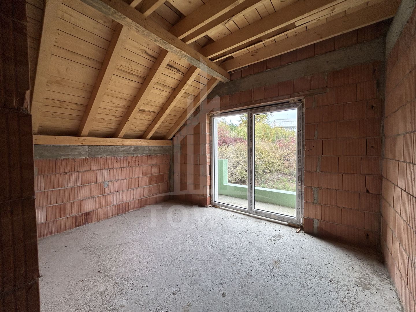 Casă Parter+Etaj– la roșu în interior, la cheie în exterior – Selimbar - Poză 13