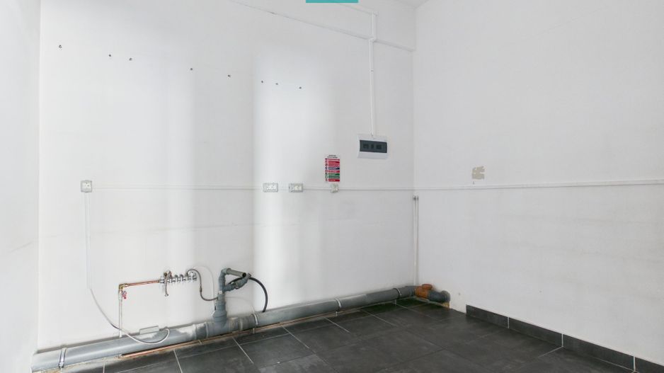 Spațiu de 135 mp cu vad comercial în Arad - Poză 4