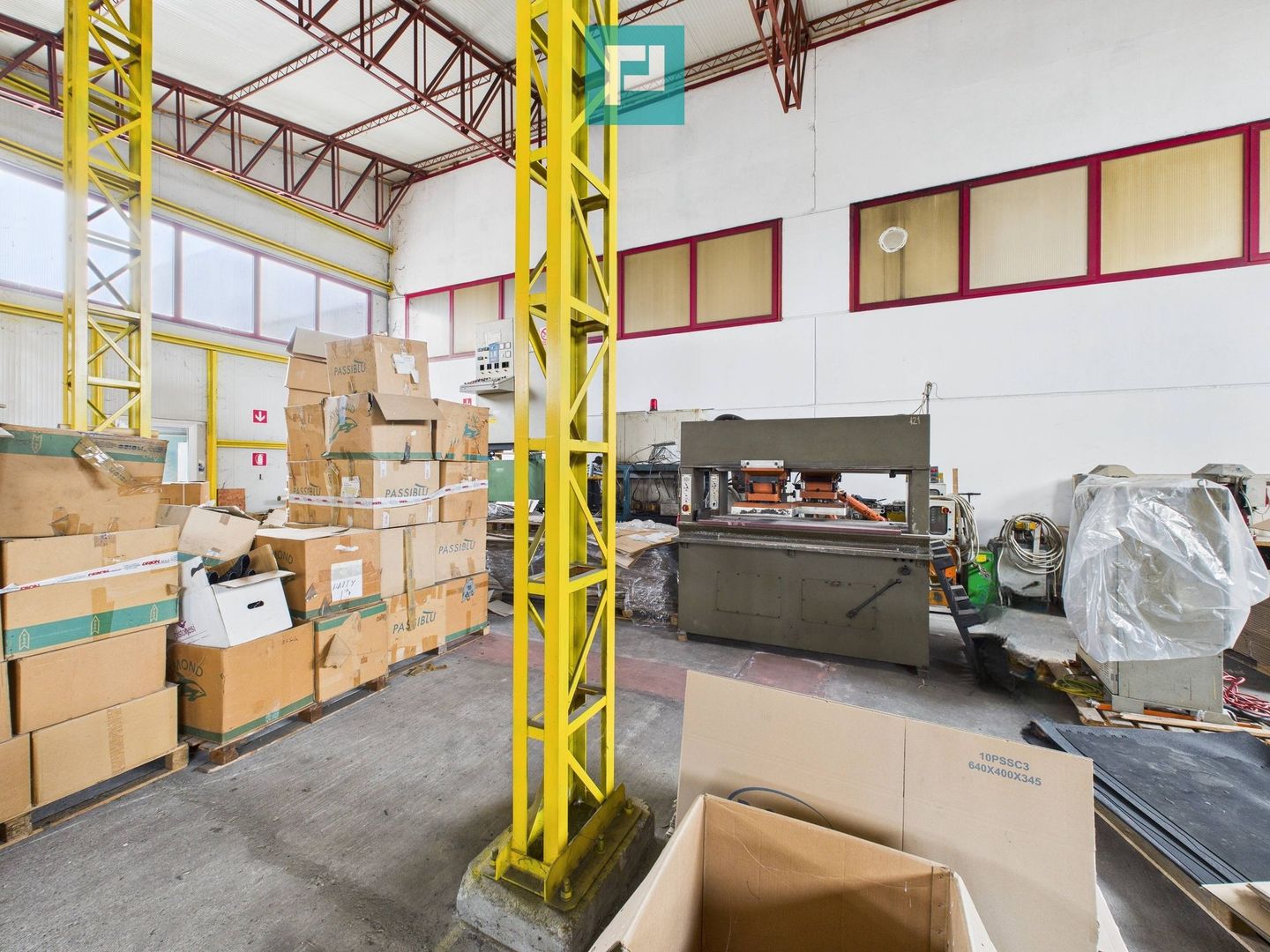 Hală de producție, cu birouri și teren, în Sebiș - Poză 68