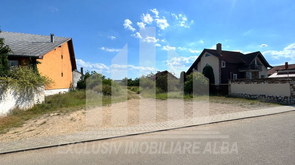Teren intravilan | De vanzare | 2200 mp | 20 ml deschidere | Cetate - Poză 1