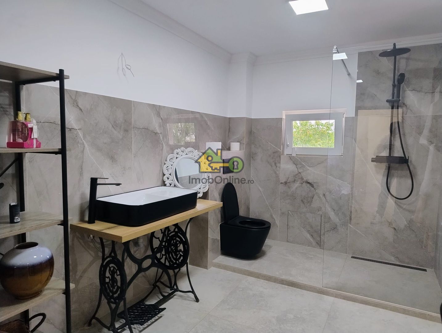 Vilă elegantă cu design luxos și grădină superb amenajată în Șag - Poză 18