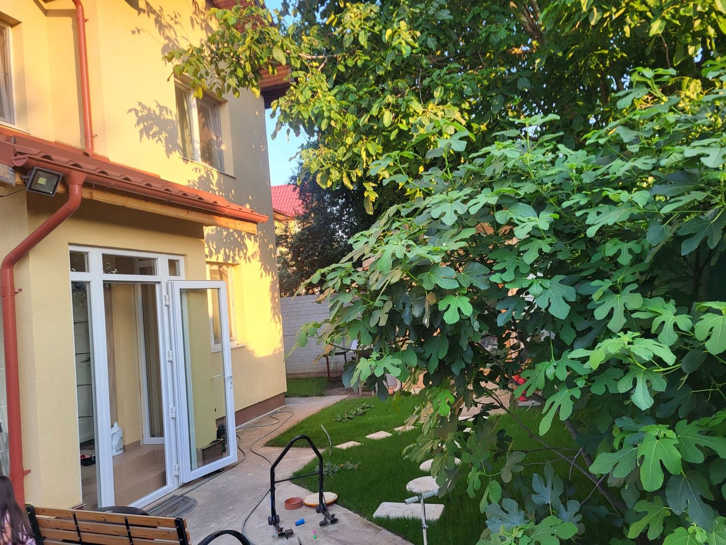 Vila Otopeni Central 5 camere, 400m2 curte, dormitor parter - Poză 5