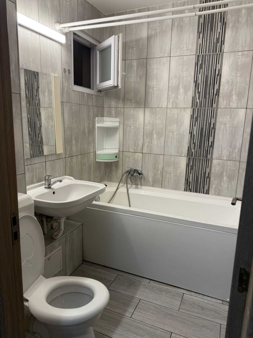 Vand apartament 2 camere Piata Moghioros - Poză 3