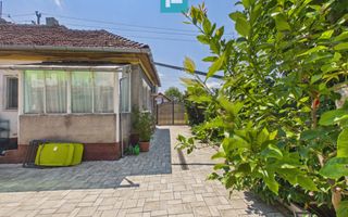 Casă cu 2 corpuri de clădire în Bujac - Poză 11