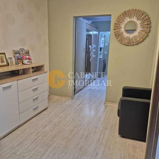 Nicolina 2 Prima Statie 3 camere 76mp - etaj 3/4 - renovat - Poză 3
