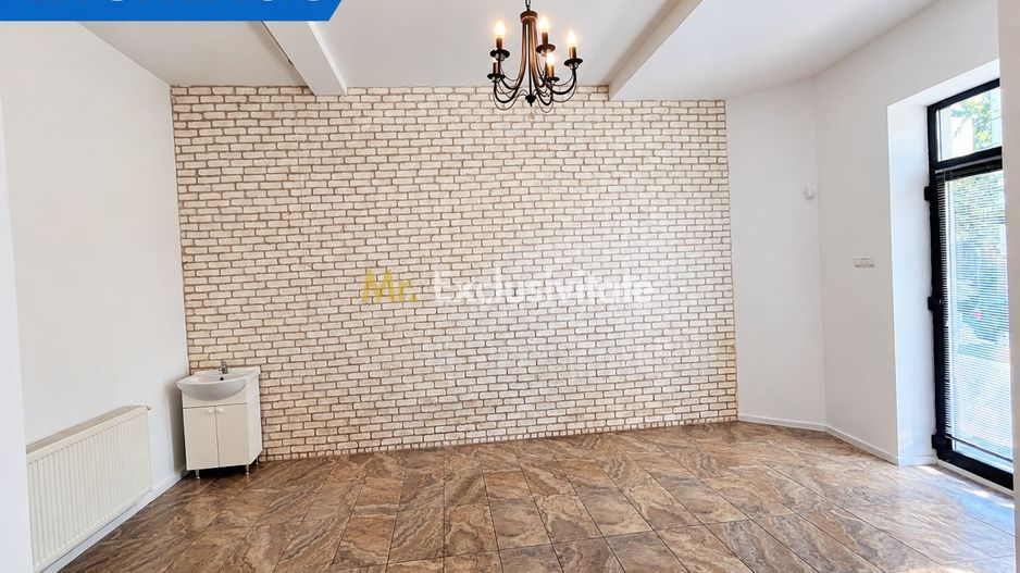 Spatiu stradal, central, cu vad comercial si vizibilitate excelenta - Poză 1