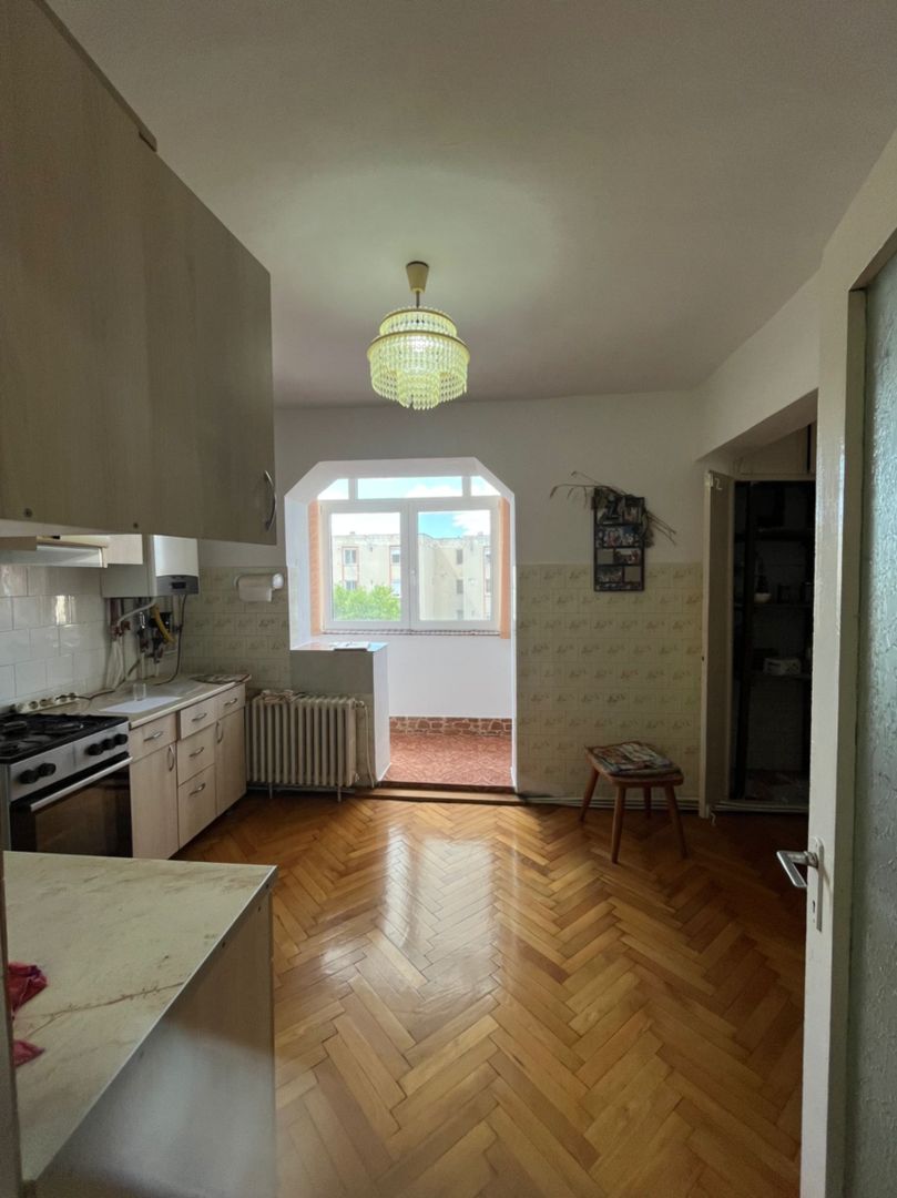 Apartament 4 camere 2 bai Central - Poză 3