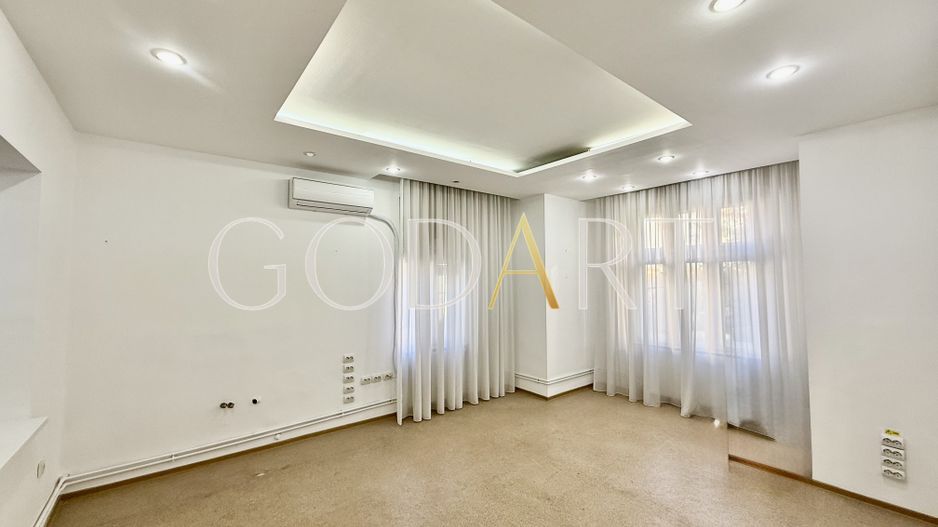 Apartament in vila | Ultracentral | 2 intrări | Garaj 30 mp | Renovat - Poză 2