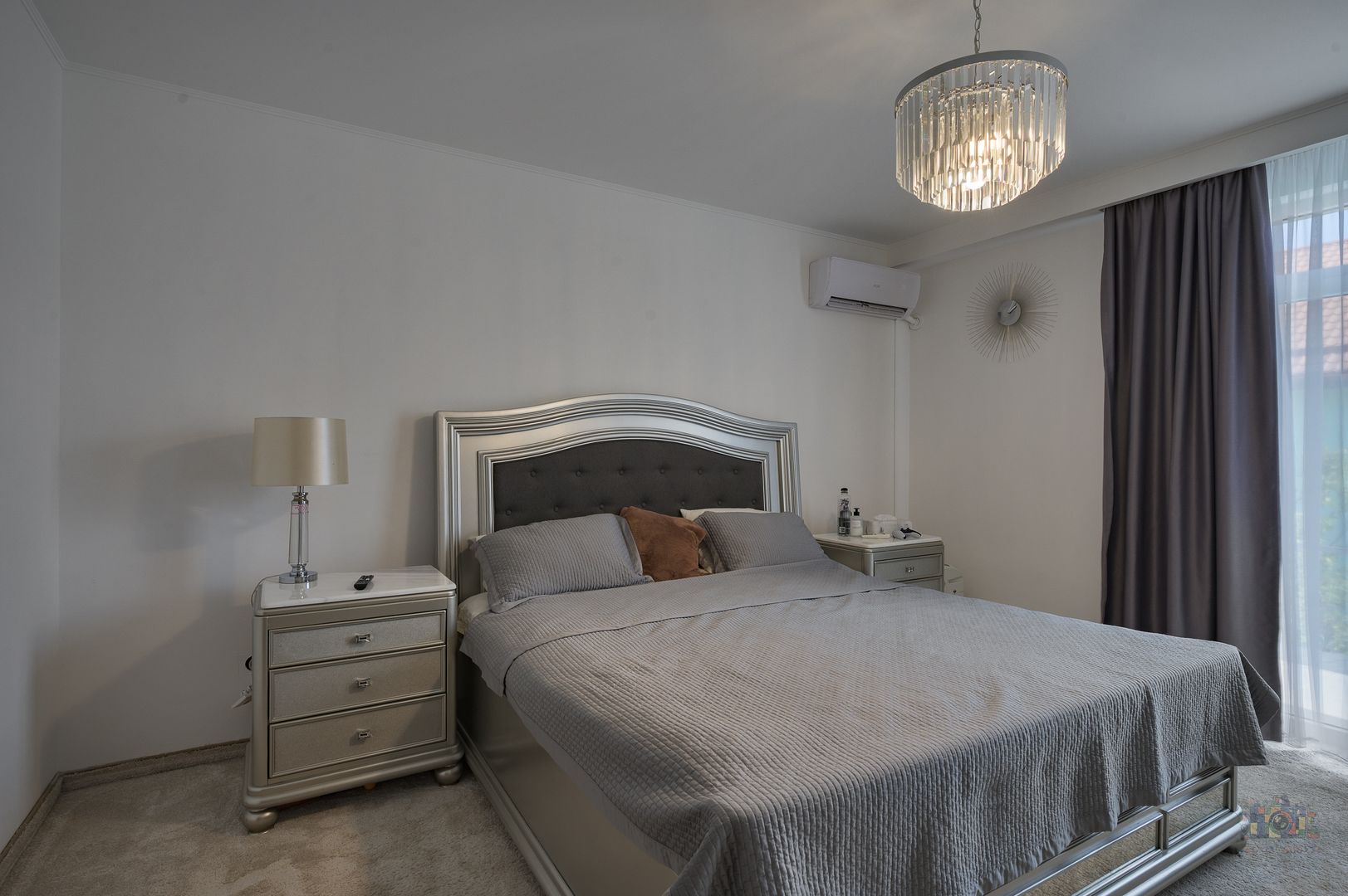 Vilă renovată P+1+M  | Foișor vitrat, grădină și jacuzzi - Poză 19