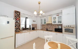 Vila in Tunari cu garaj si spatii de depozitare - Poză 14