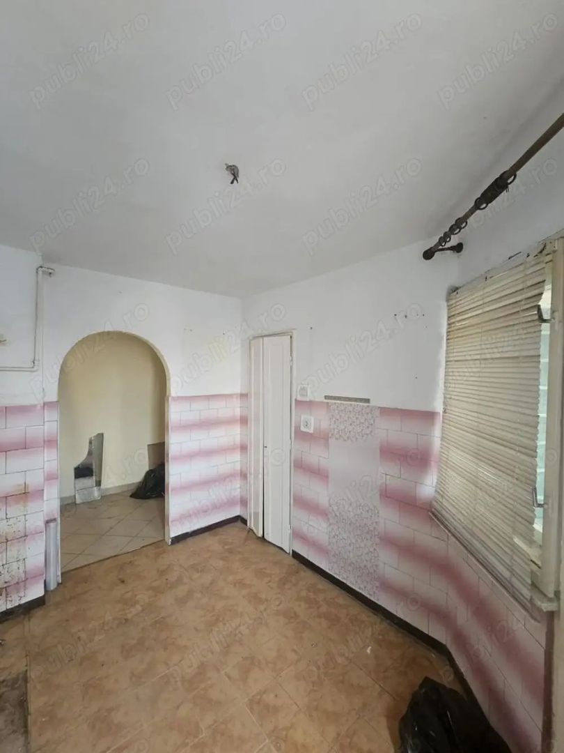 BRASADAS vinde apt 3 cam NEFINISAT etaj 4/4 in Micro 16. - Poză 8