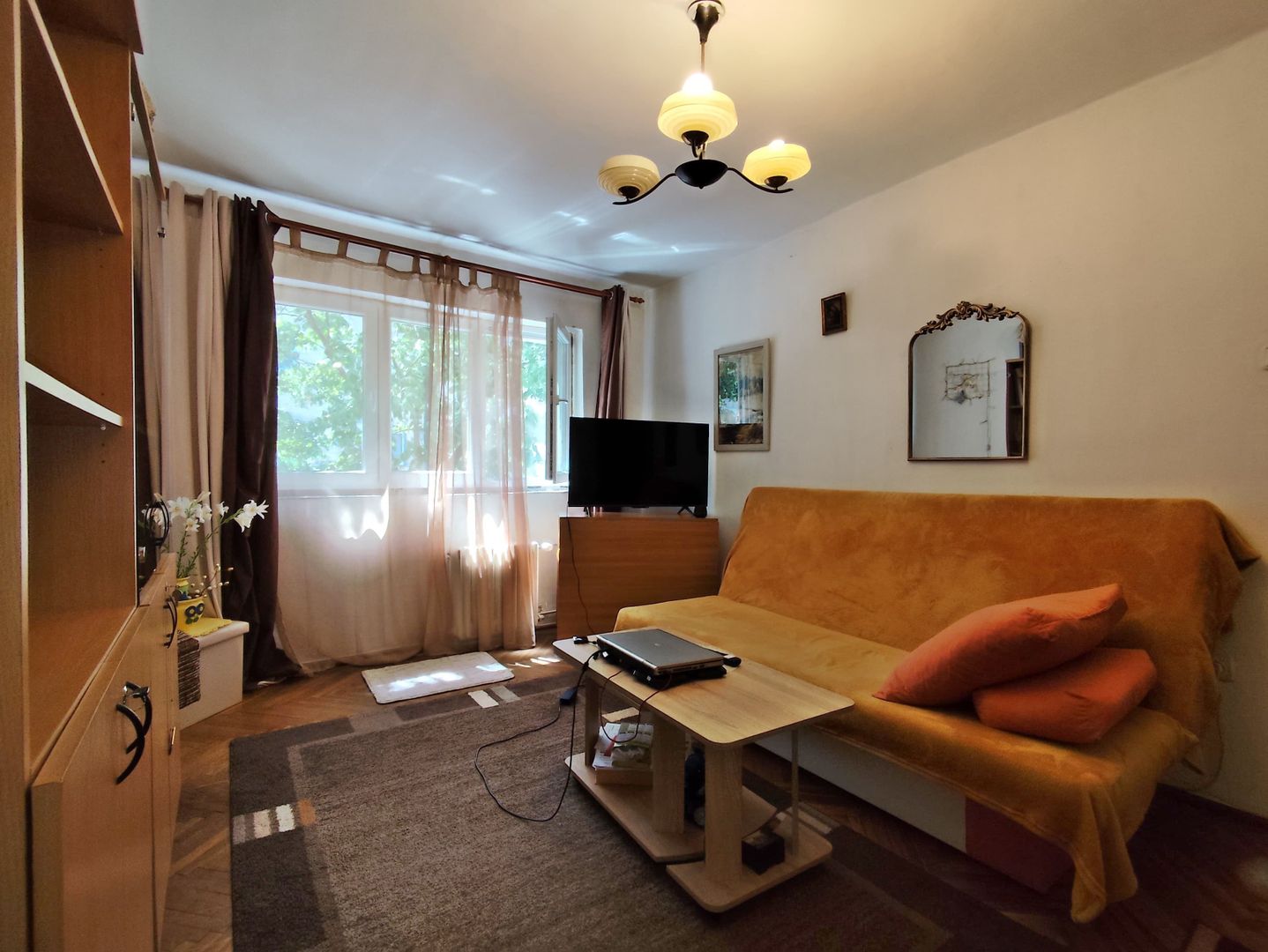 De vanzare apartament 3 camere, str.Morii, Nufarul, Oradea - Poză 1