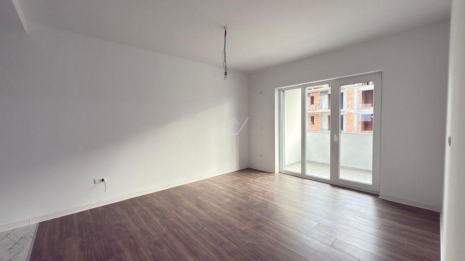 Bloc finalizat. Balcon mare. Loc de parcare. - Poză 1