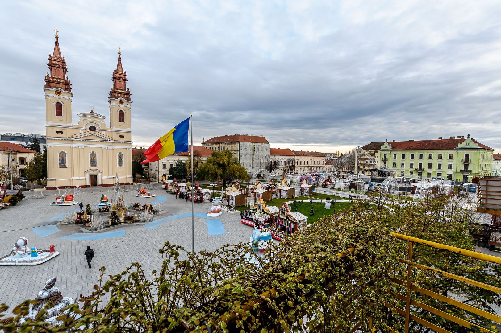 Apartament în Piața Catedralei, cu priveliște frumoasă - Poză 1