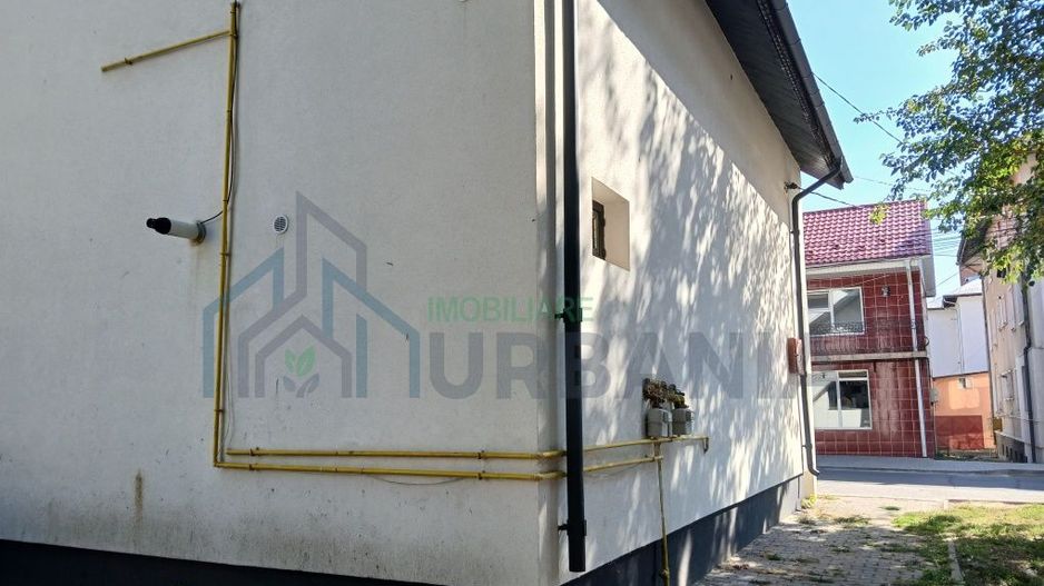 Clădire de vânzare cu spațiu comercial la parter și apartament la etaj, lângă Liceul Mihail Sadoveanu, Pașcani - Poză 5