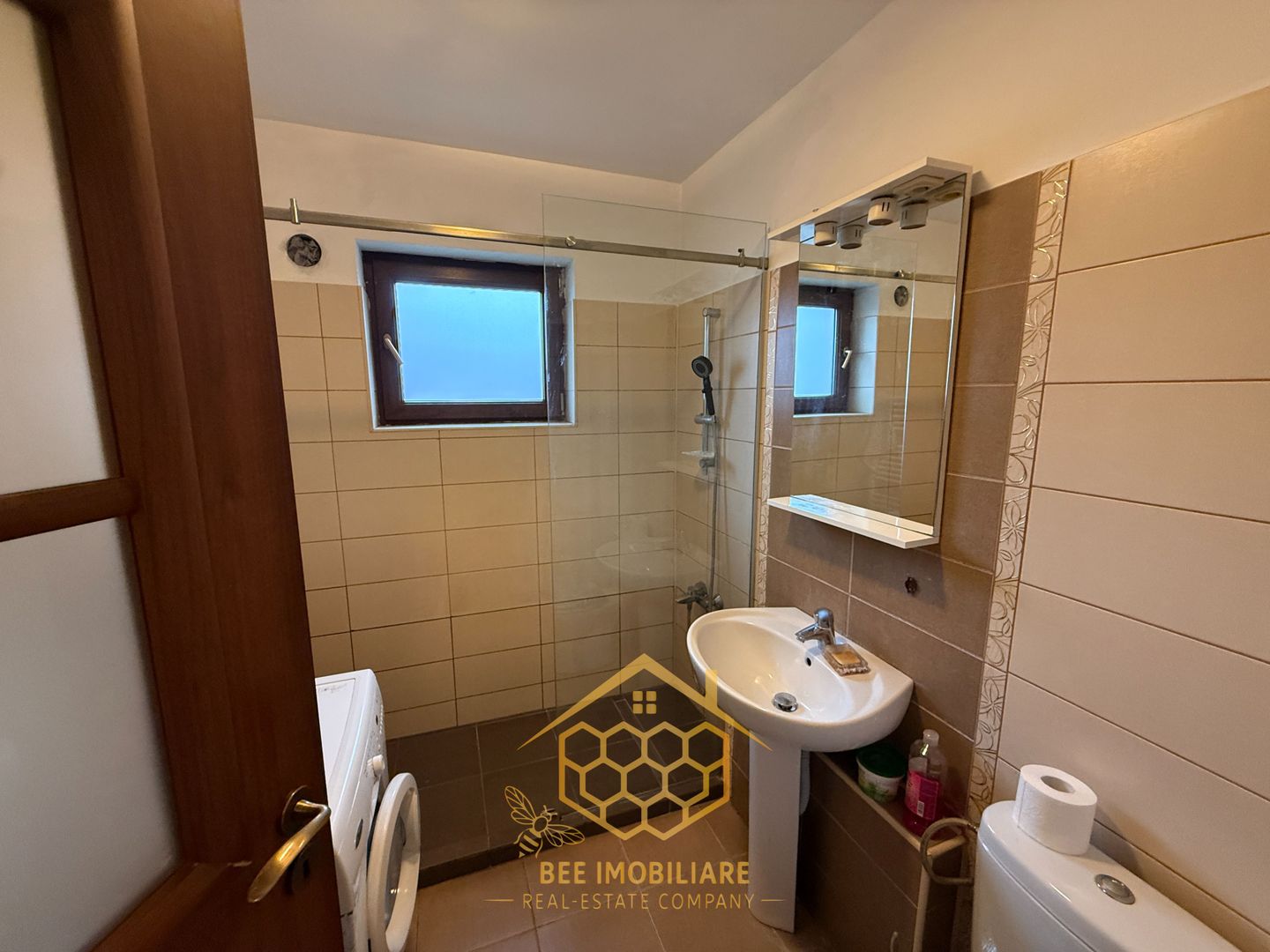 Apartament spatios 3 camere la 10 minute de centru cu loc de parcare - Poză 9