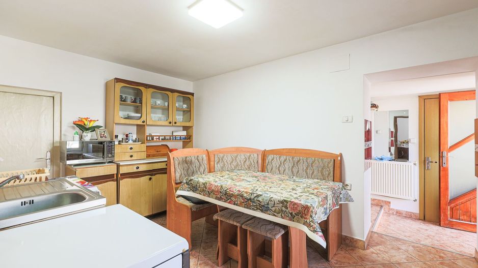 Preț redus! Casă în localitatea Turnu - Poză 6