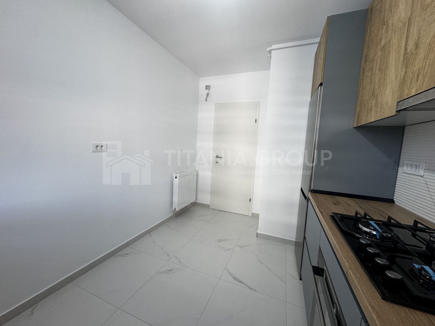 Apartament nemobilat, 3 camere, 2 băi, parcare, boxă, Casa Nobel Coresi - Poză 3