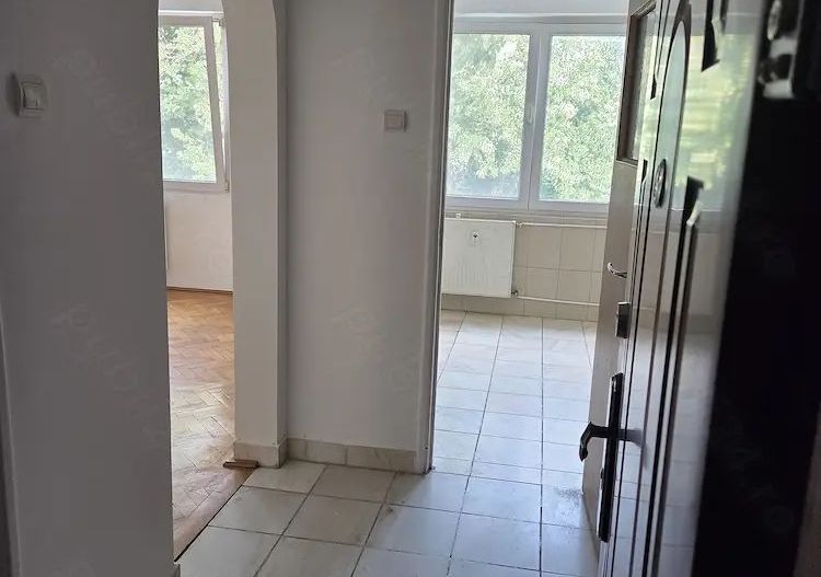 Vanzare  apartament 2 camere Dristor- Piata Ramnicu Sarat - Poză 1