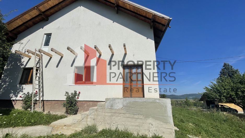 Casa Batraneasca Reconditionata Tohanita Bran 2300 mp Teren - Poză 3