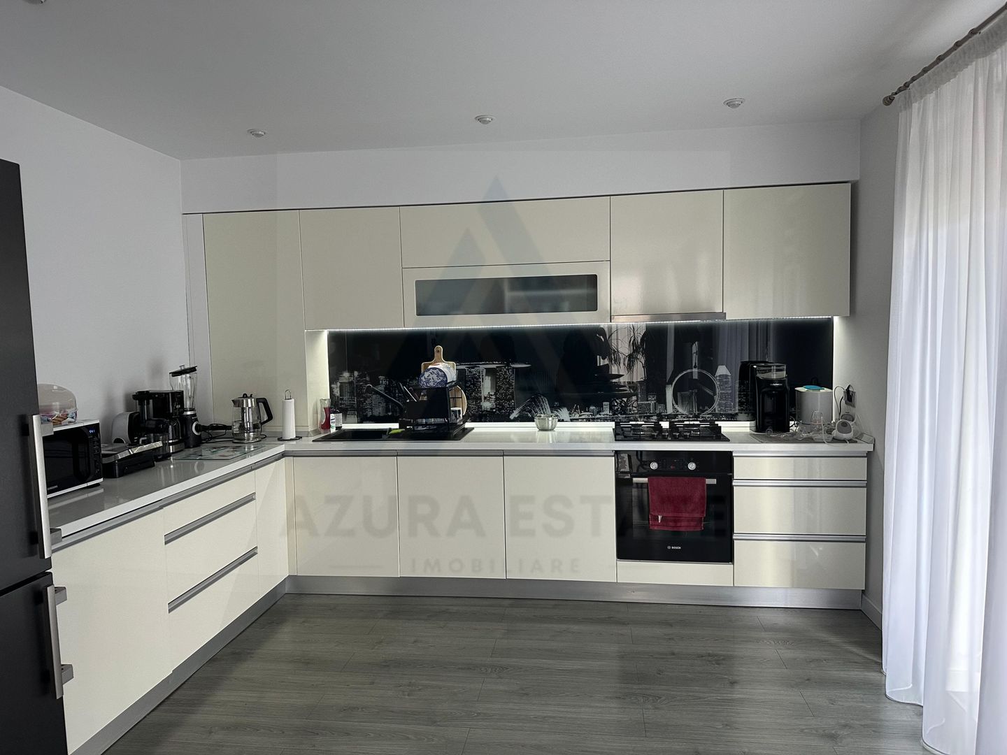 Apartament 3 camere 83 mp utili curte si 2 locuri parcare in Selimbar - Poză 9