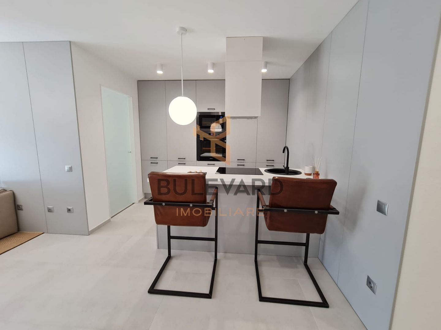 Apartament cu 2 camere  ultrafinisat! Zona strazii Frunzisului! - Poză 2