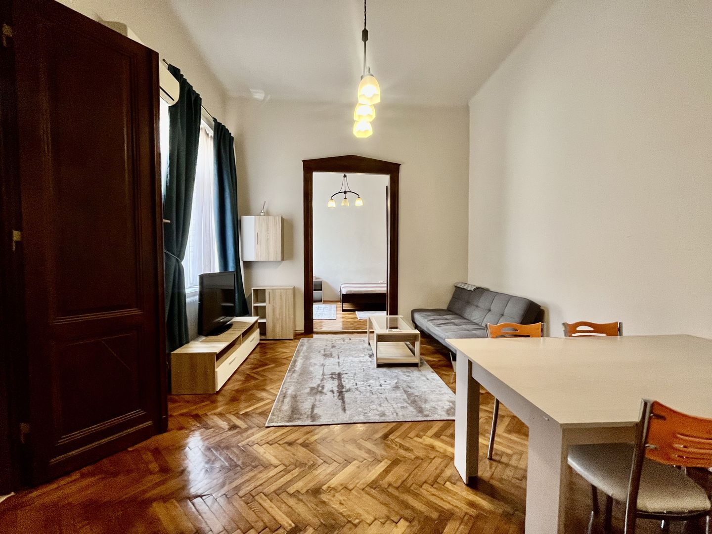 Apartament cu aer nobiliar,  clădire istorică,  zona Unirii - Medicina - Poză 3