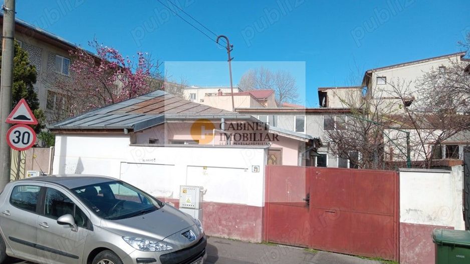 Vânzare 2 Case în Domenii – 246 mp Teren, Locație Excelentă - Poză 1