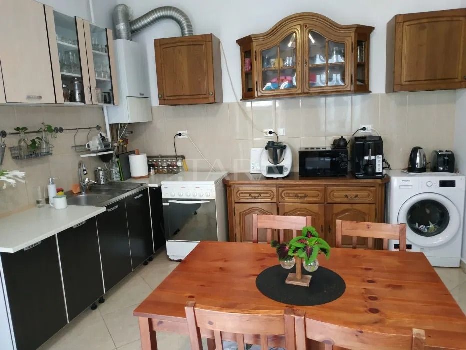 Casa cu 2 camere de vanzare in zona Gruia. - Poză 1