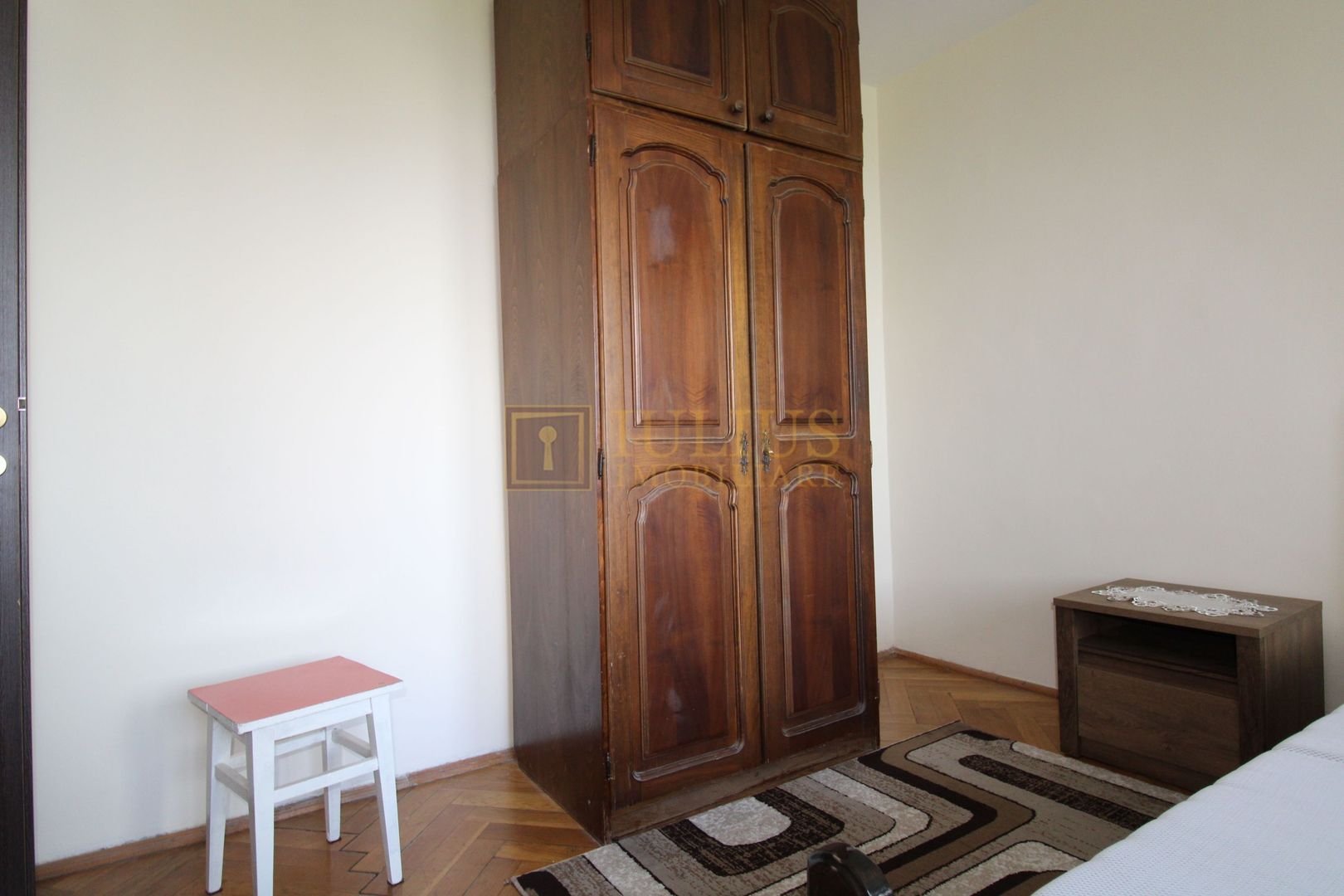 Medicina - Iulius Mall, dormitor cu pat matrimonial. - Poză 14