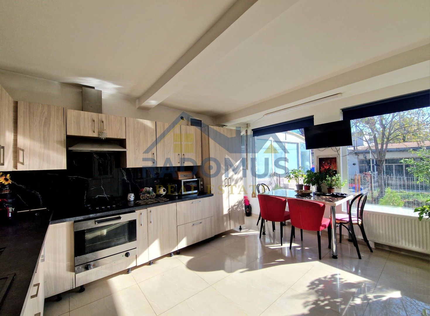 Casă cu piscină la preț de apartament - Ploiești - Teren 621 Mp - Poză 10