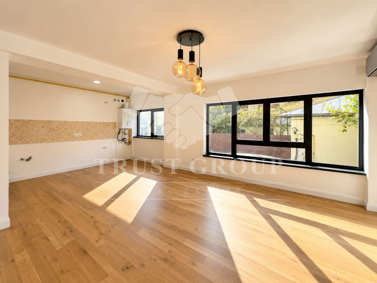 Apartament 3 camere Polona | Loc de parcare - Poză 1