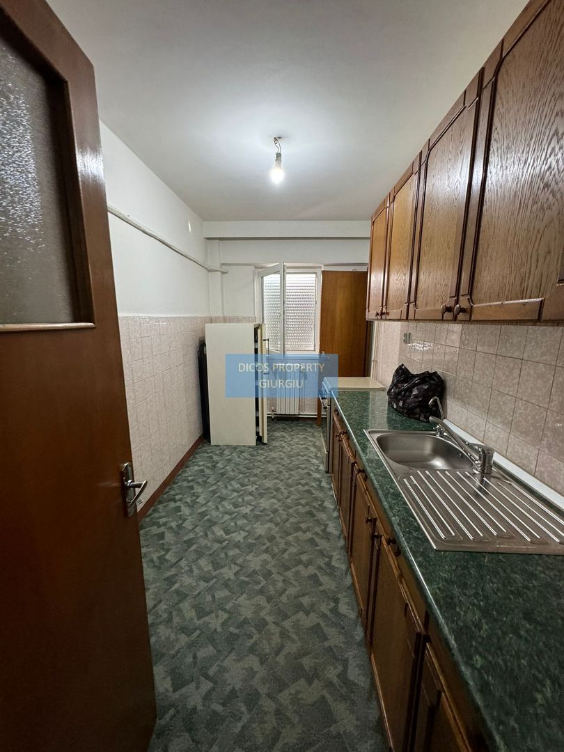 De vanzare apartament 3 camere - Poză 7