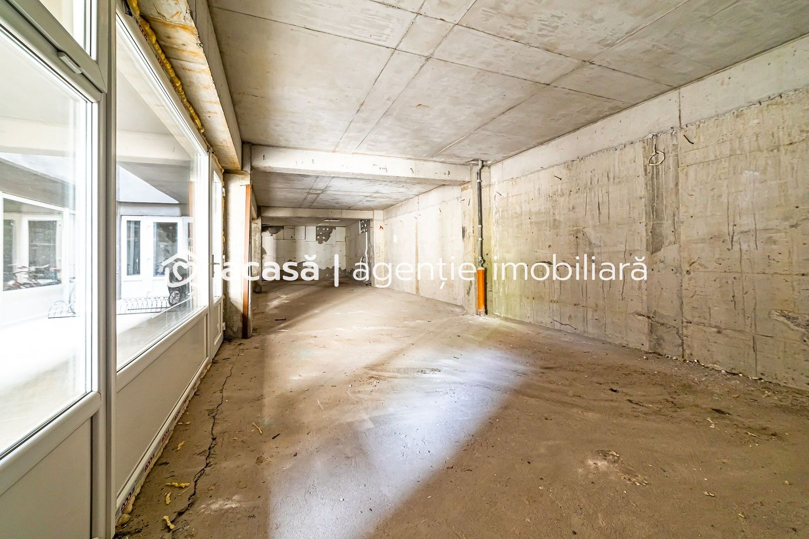 Spațiu comercial amplu și versatil - Poză 6