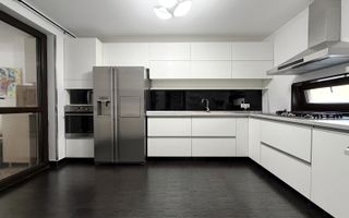 UNIC Apartament 4 camere cu curte proprie de 70 mp și parcare | Aviației - Poză 1