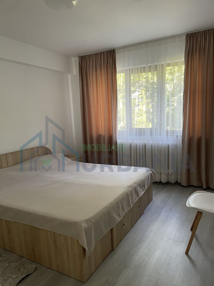 Inchiriez apartmrnt - Poză 1