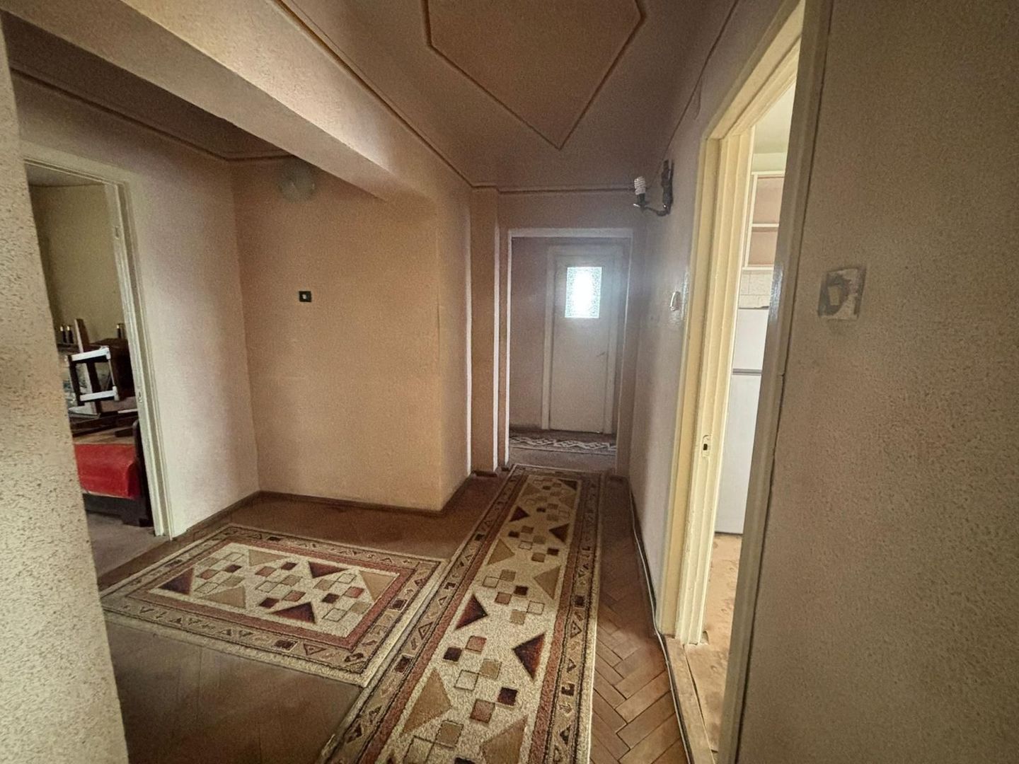 De vânzare - Apartament ultracentral, 4 camere, 132 mp, Chişineu-Criş, - Poză 1