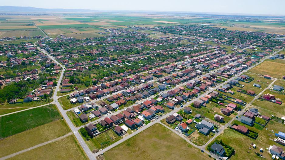 Casă la roșu în Livada - Poză 6