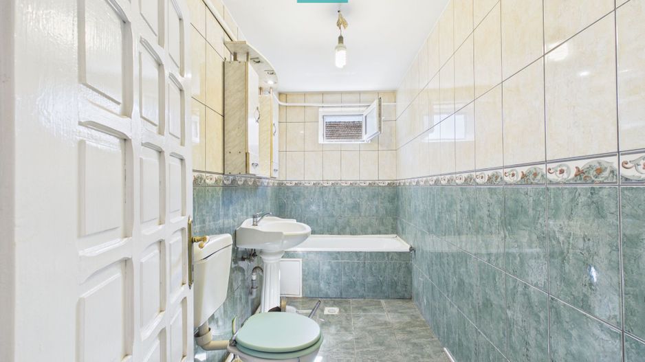 Casă cu 4 camere în Bujac - Poză 9