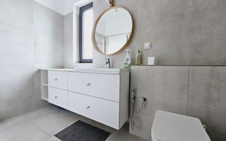 Apartament cu 3 camere de vanzare, Lipoveni - Poză 9