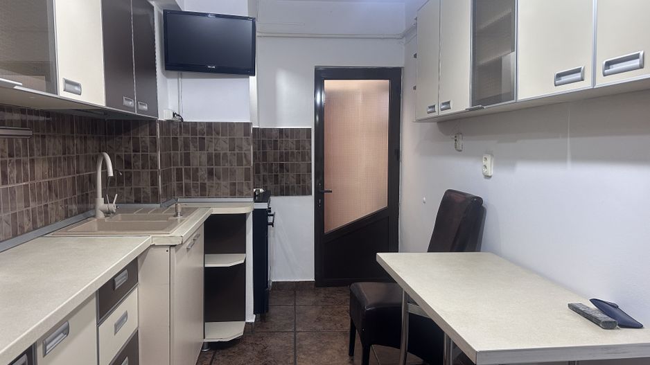 DE ÎNCHIRIAT! Apartament în inima Municipiului Târgoviște! - Poză 9