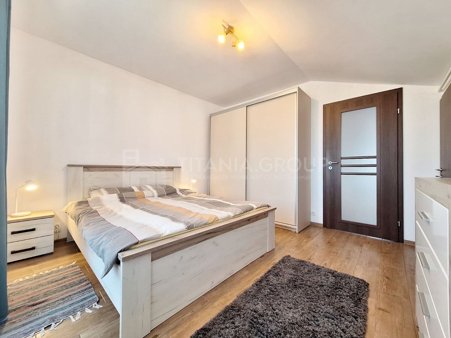 Apartament spatios, mobilat utilat, parcare, comision 0 - Poză 2