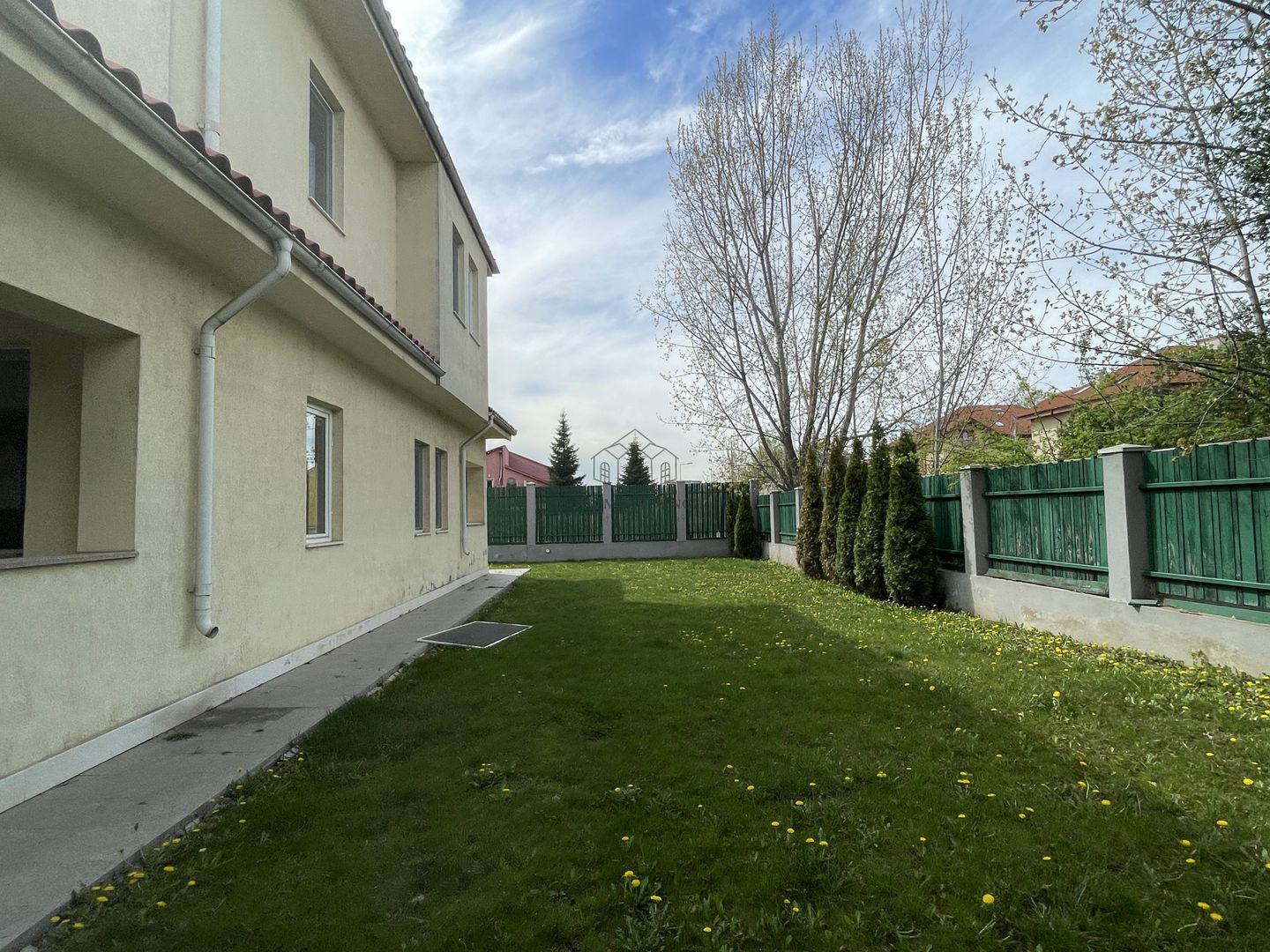 VILA SPATIOASA LA INCHIRIERE IN ZONA PIPERA LANGA SCOLI - Poză 7