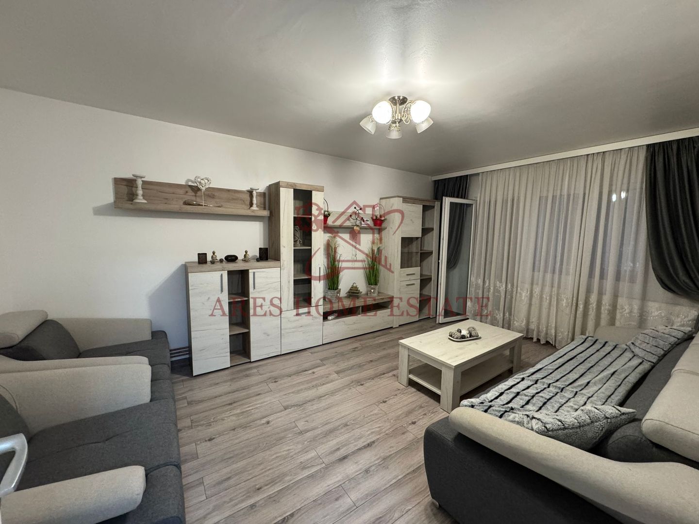 Zona Soarelui- Sud Plaza, 3 camere, 2 bai, etaj 1. Bucatarie inchisa. - Poză 1